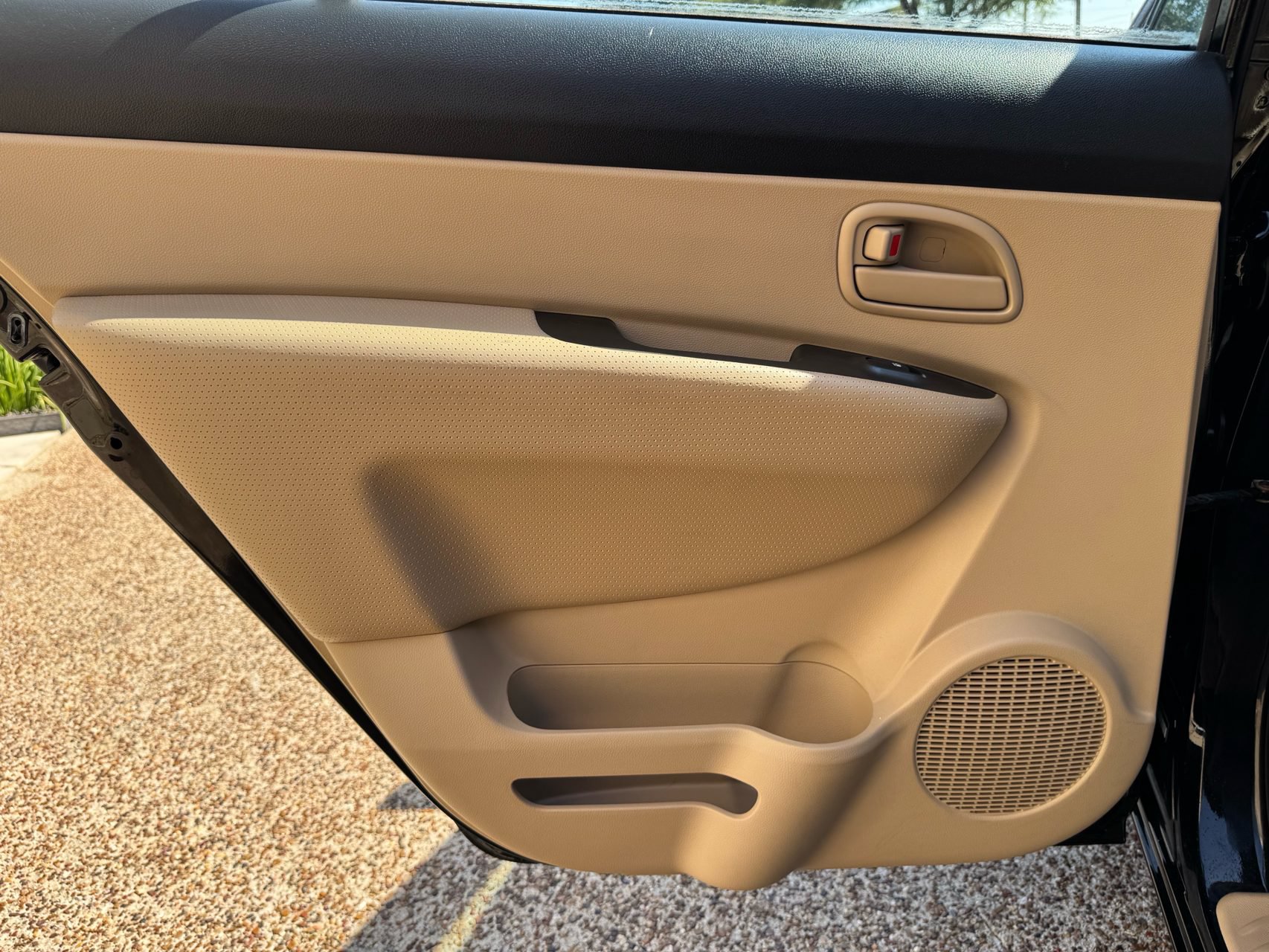 Used 2008 Kia Rondo LX FWD image 24