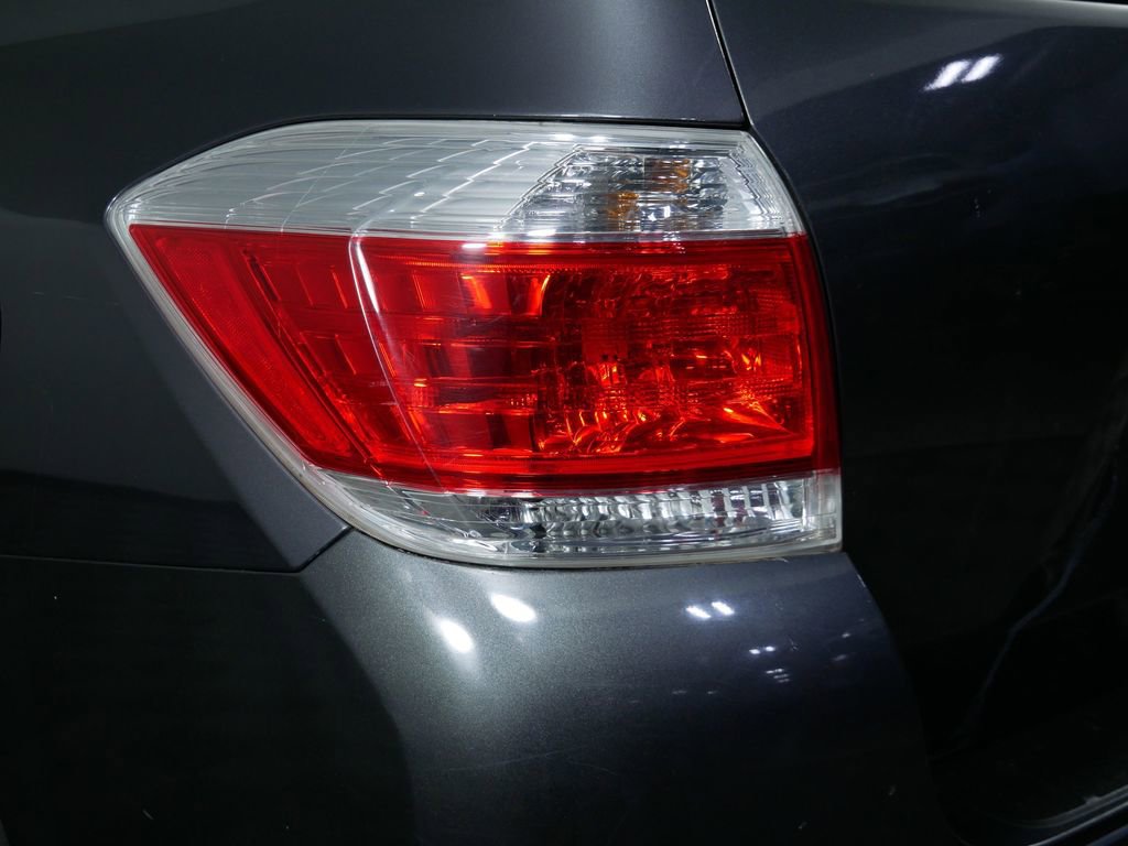 Used 2012 Toyota Highlander Limited w/ Tow Pkg image 12