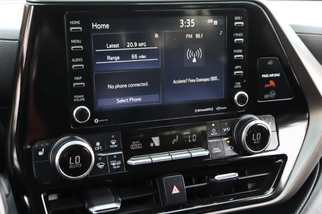 Used 2021 Toyota Highlander XLE AWD/4WD image 30