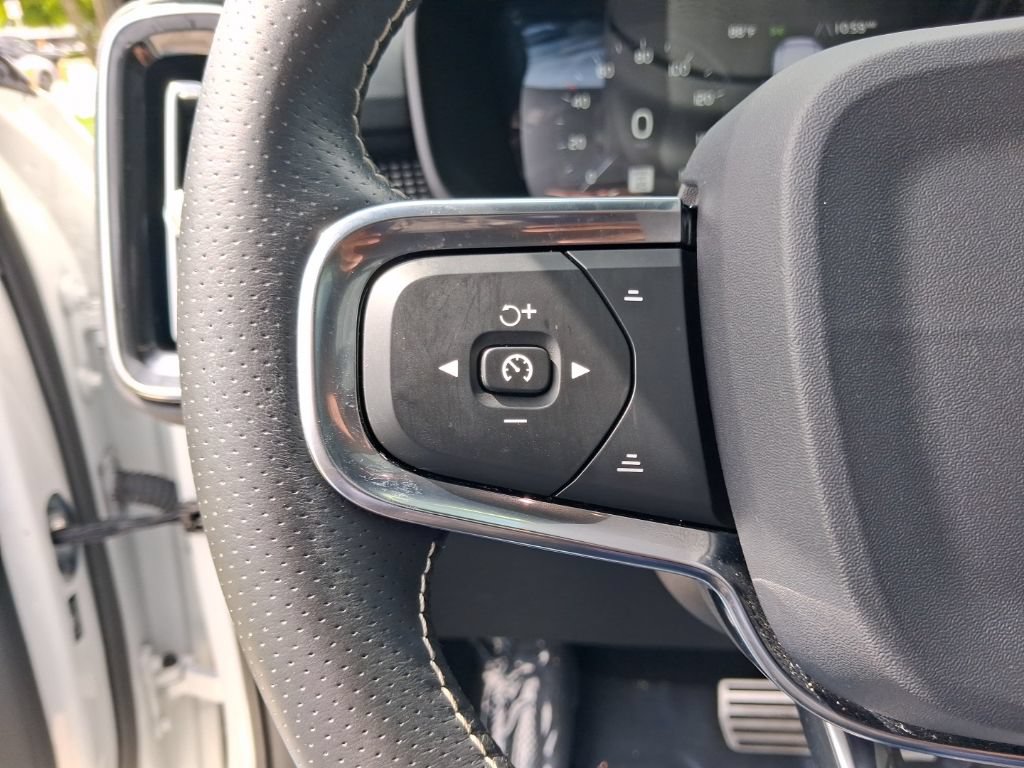 Used 2021 Volvo XC40 T4 R-Design w/ Protection Package Premier FWD image 18