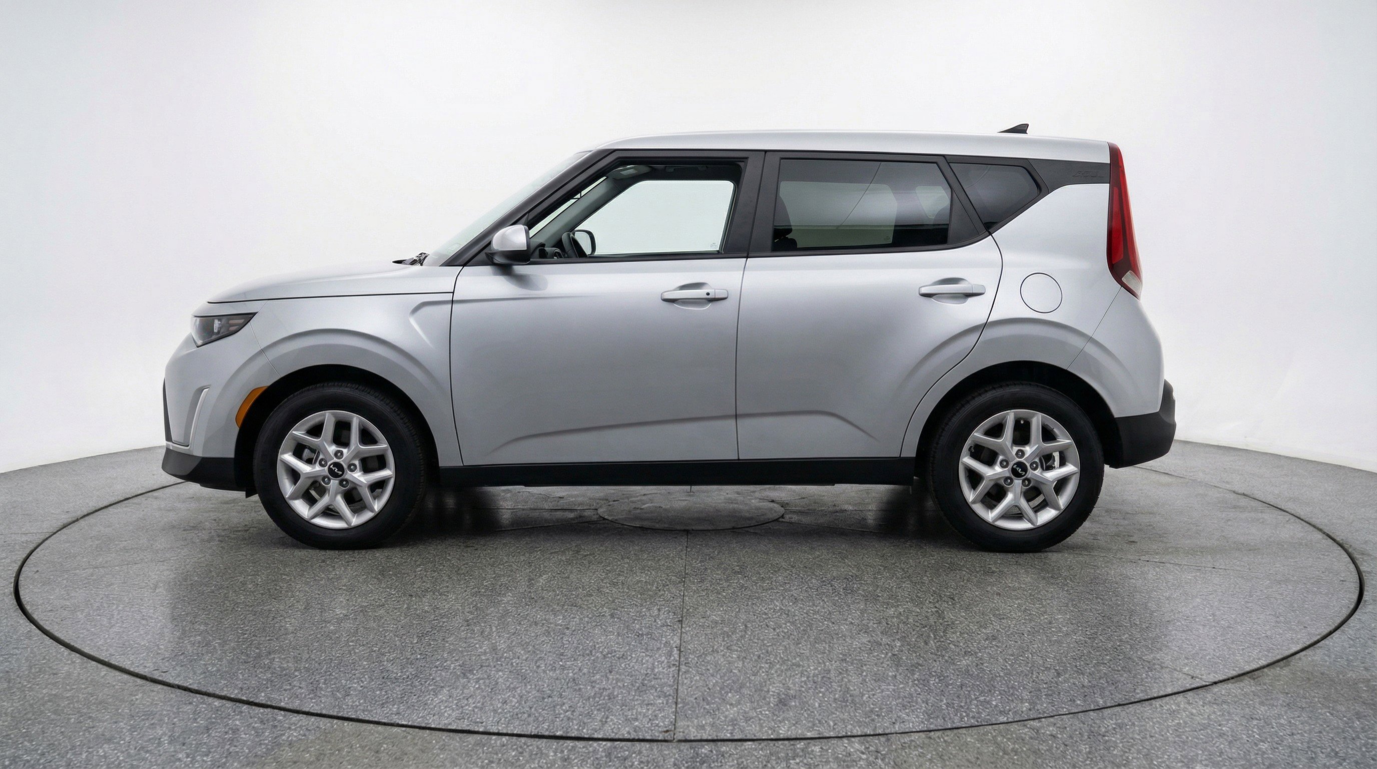 Used 2025 Kia Soul LX w/ LX Technology Package image 5