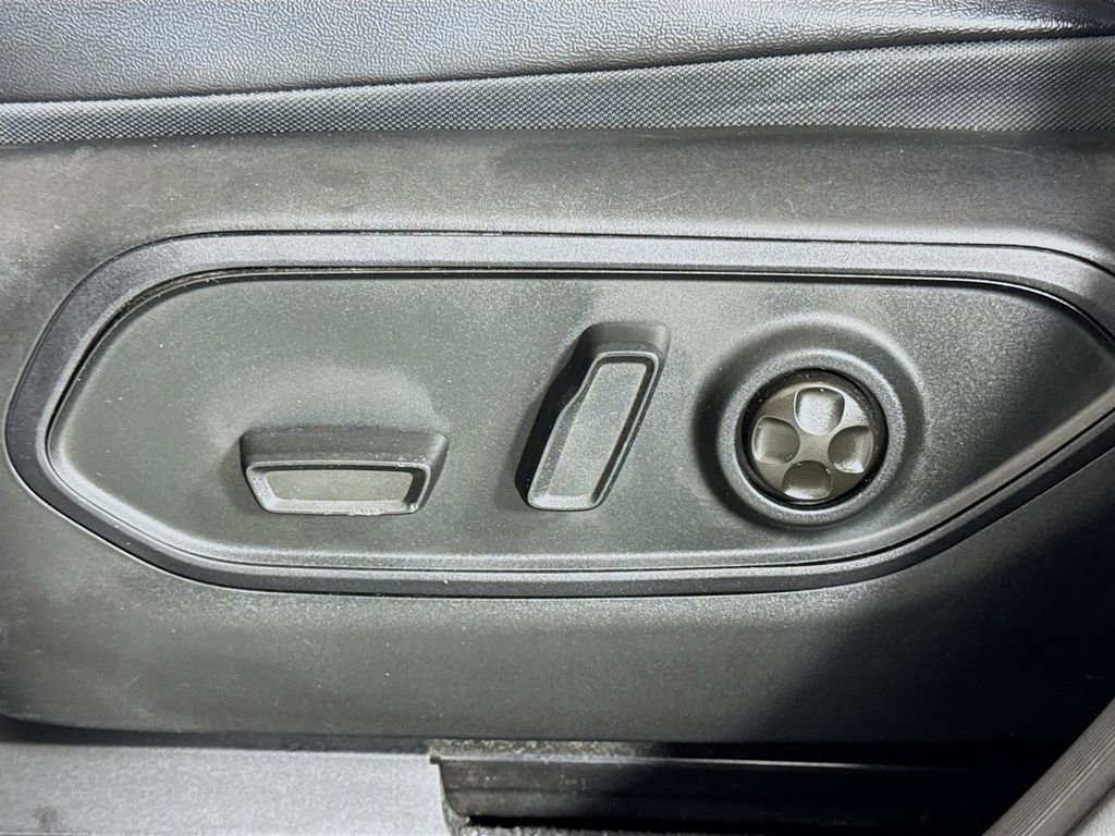 Used 2023 Jeep Grand Cherokee L Limited AWD/4WD image 16