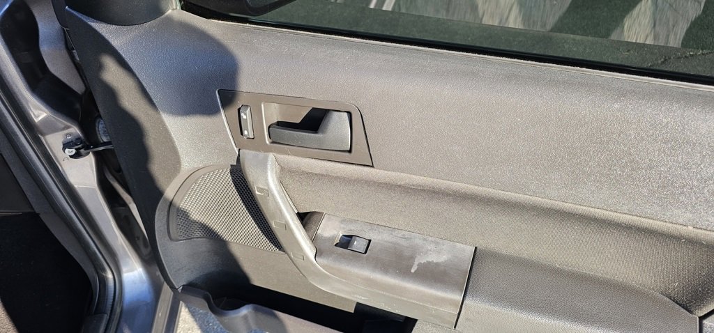 Used 2010 Ford Focus SE image 19