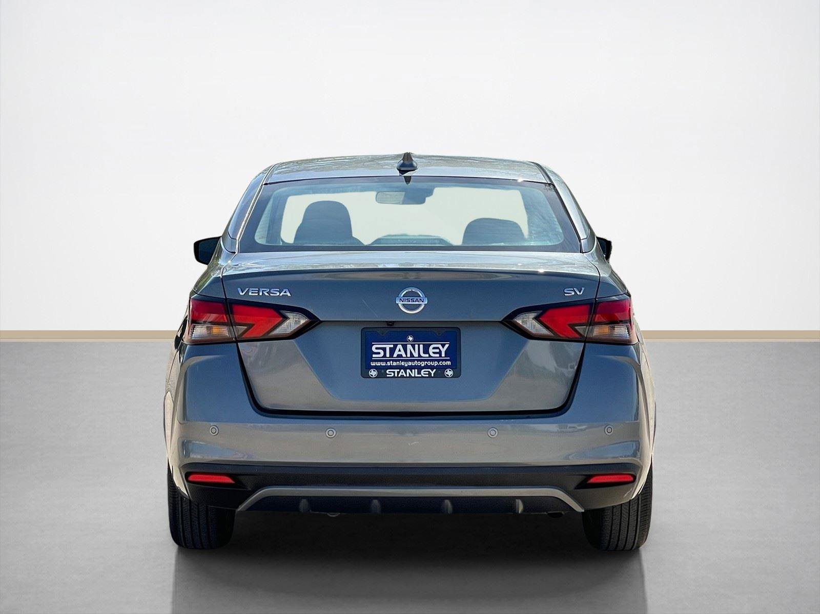 Used 2021 Nissan Versa SV FWD image 7