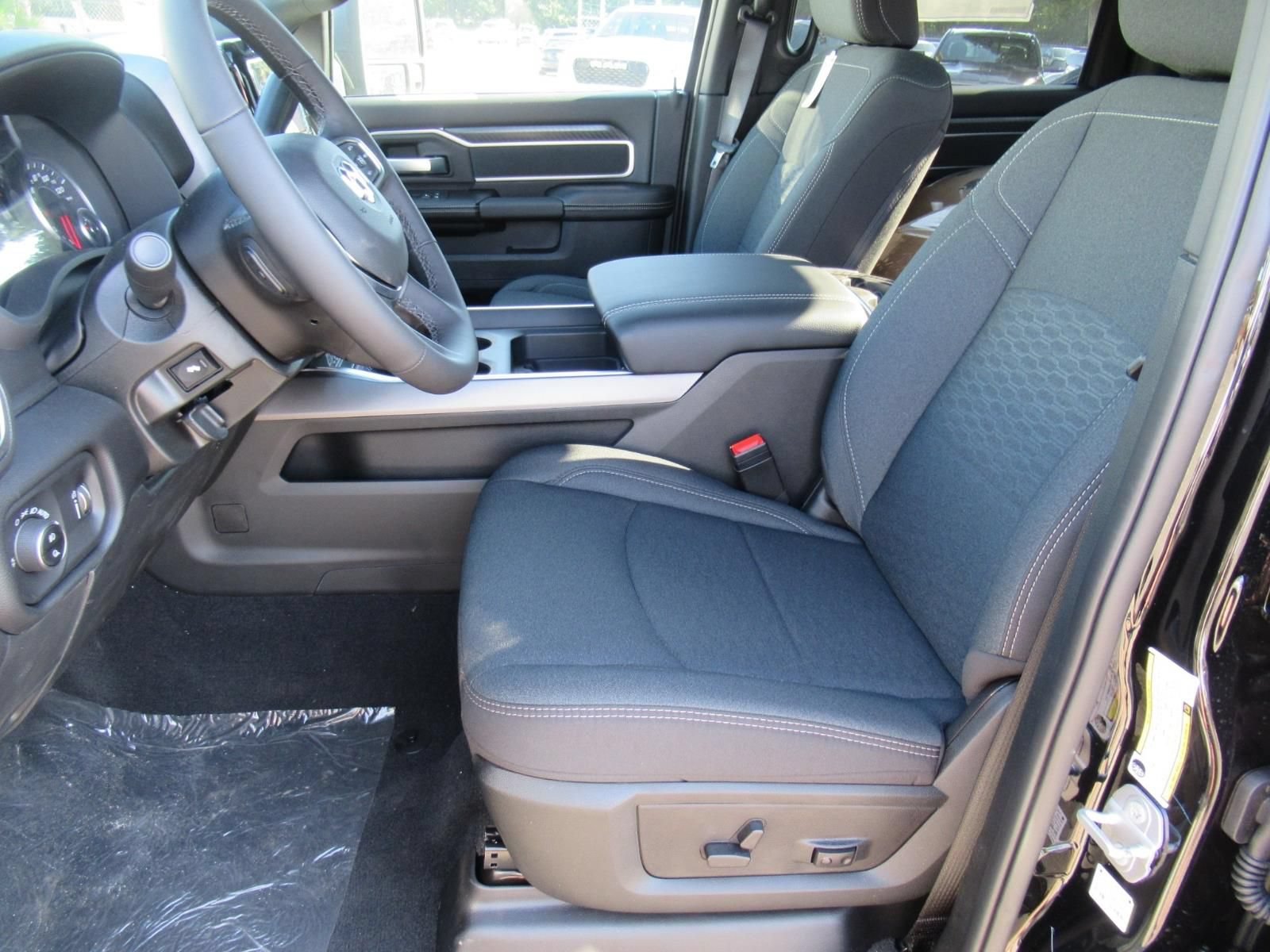 New 2026 RAM 3500 Big Horn AWD/4WD image 19