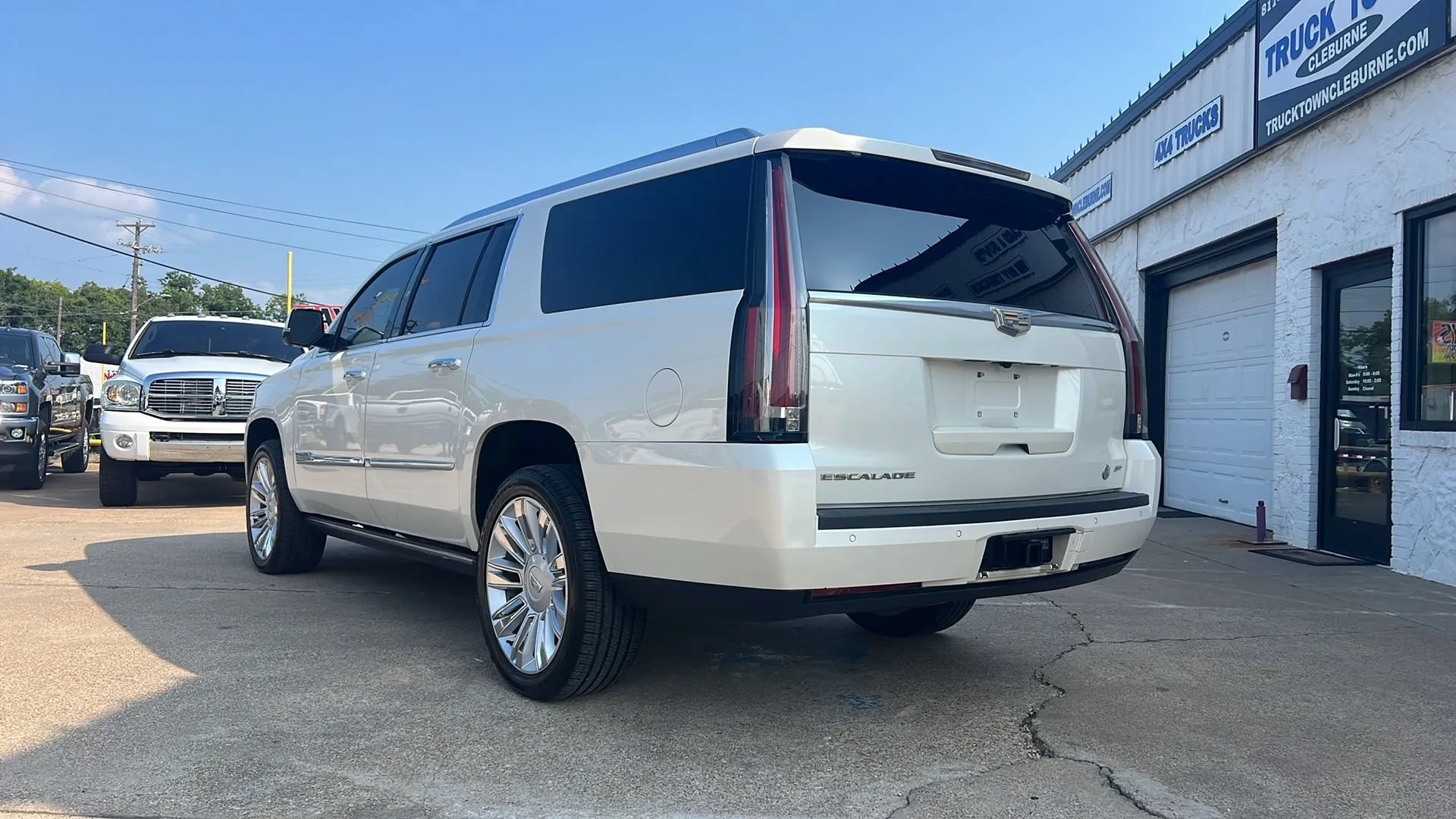 Used 2015 Cadillac Escalade ESV Platinum AWD/4WD image 2