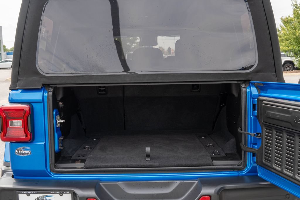 Used 2024 Jeep Wrangler Unlimited Sahara w/ Safety Group AWD/4WD image 9