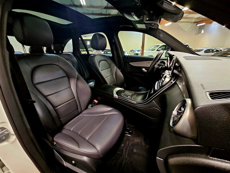 Used 2021 Mercedes-Benz GLC 300 4MATIC image 23