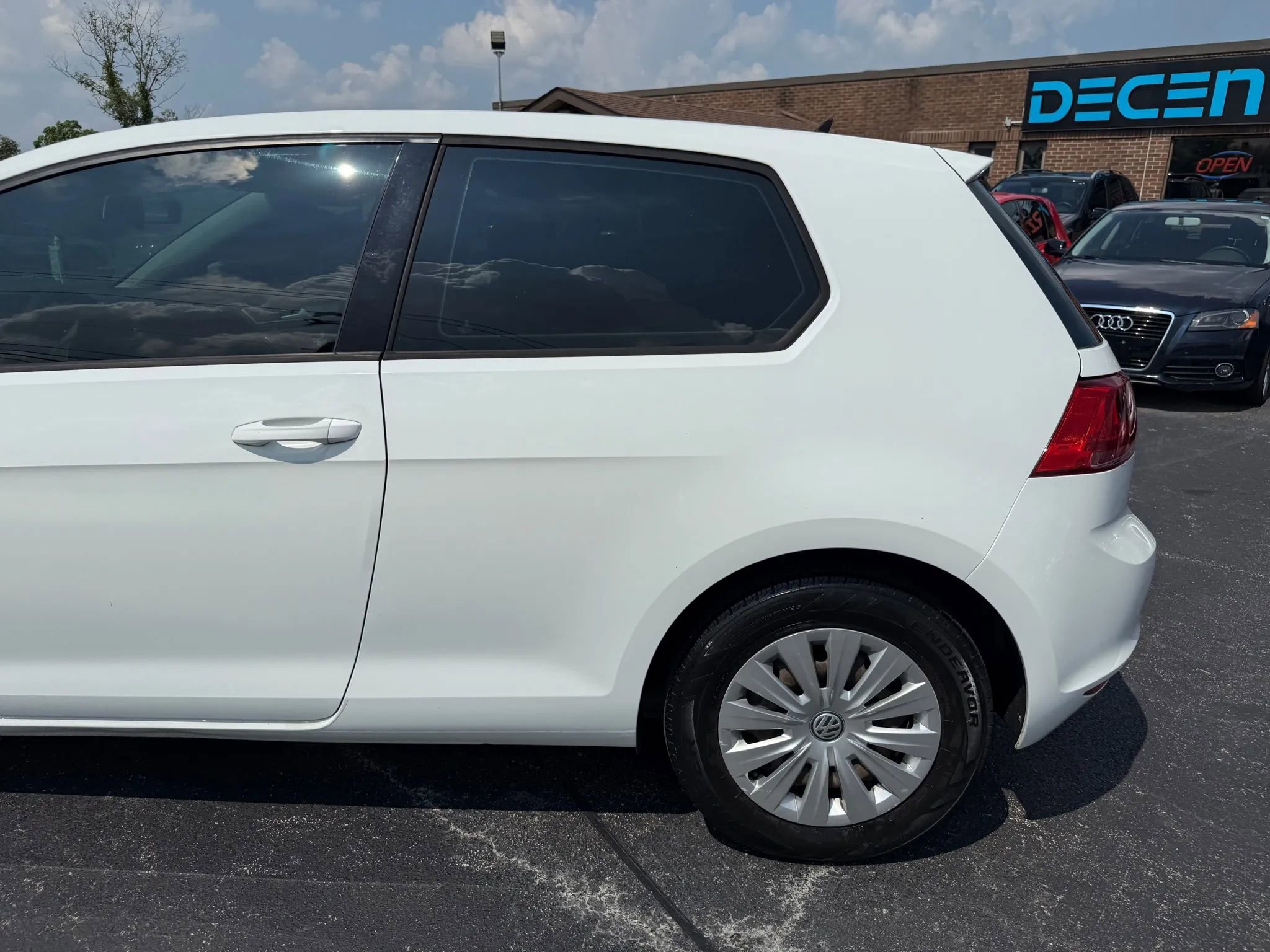 Used 2015 Volkswagen Golf S image 40