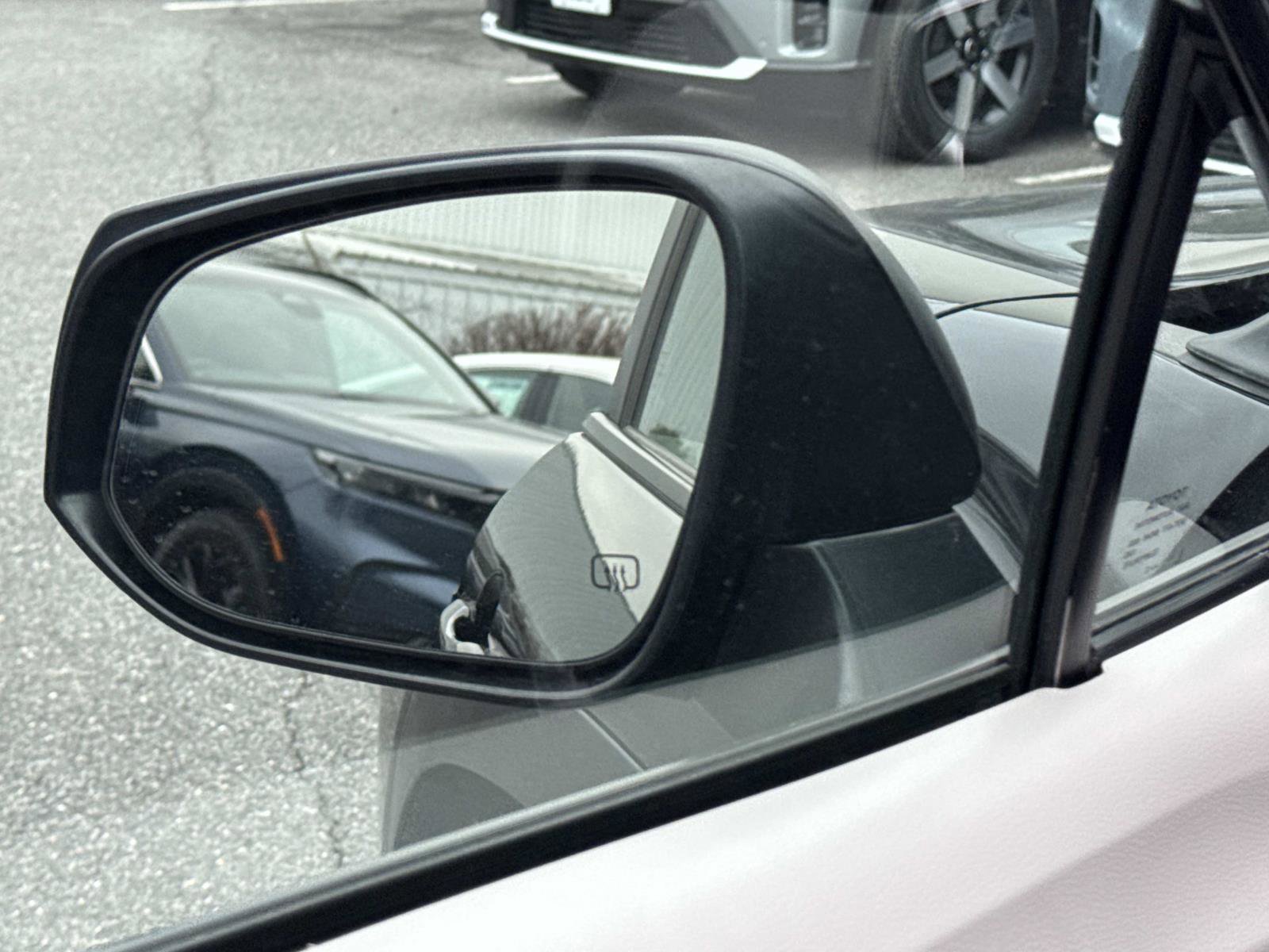 Used 2023 Toyota Corolla Cross L image 19