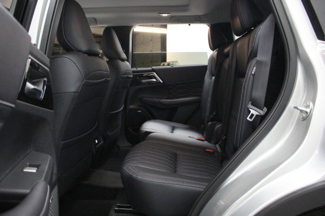 New 2026 Mitsubishi Outlander SEL image 24