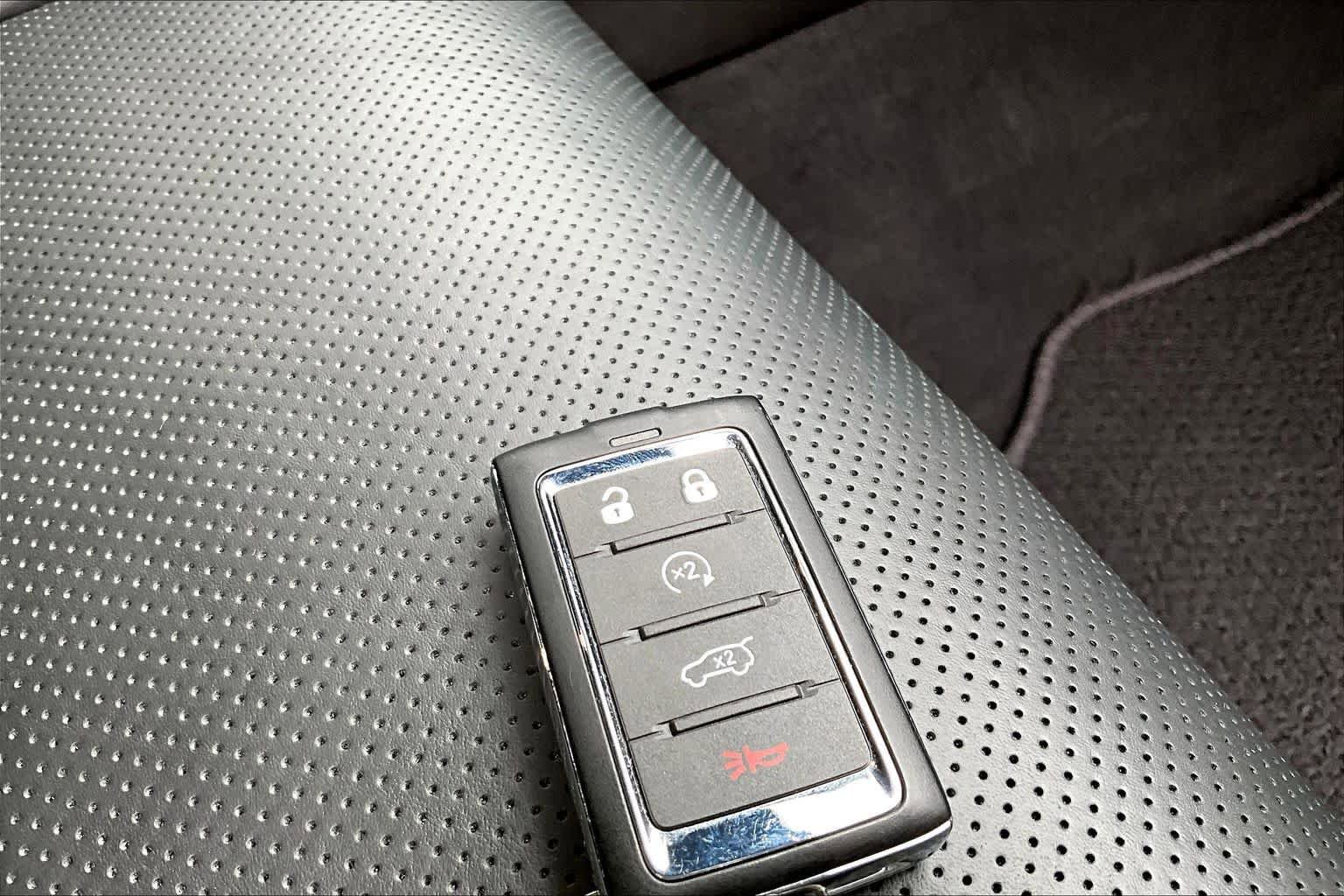 Used 2025 Jeep Grand Cherokee L Summit AWD/4WD image 15