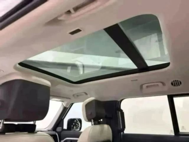 Used 2024 Land Rover Defender 130 S image 48