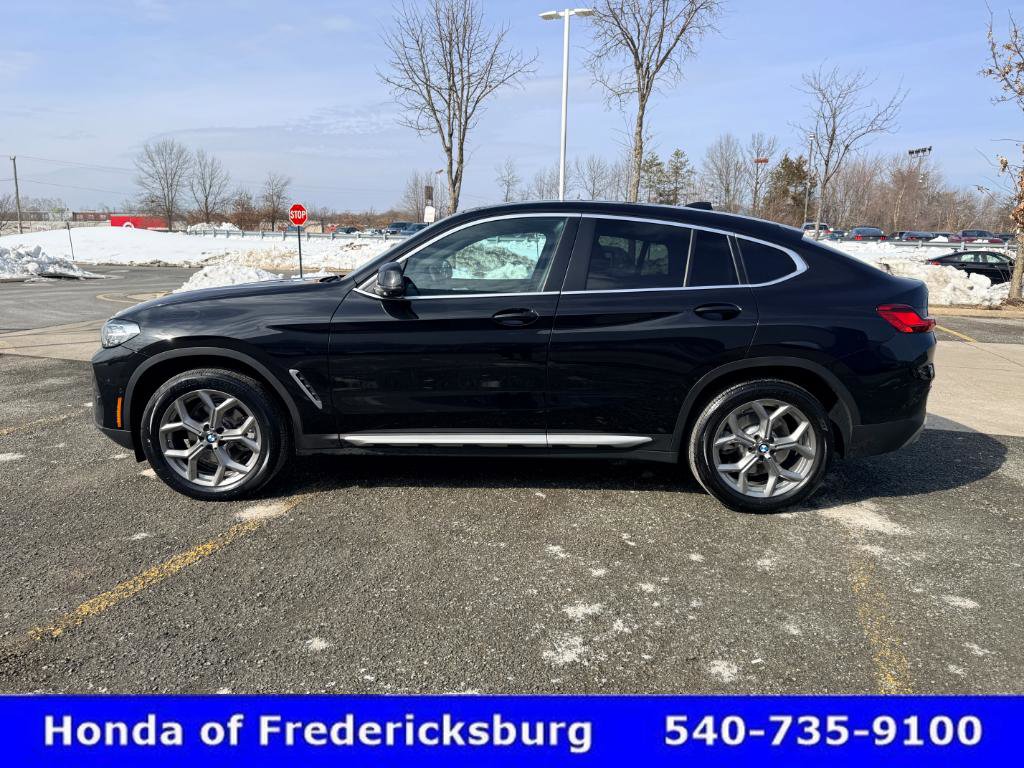 Used 2024 BMW X4 xDrive30i w/ Parking Assistance Package image 3