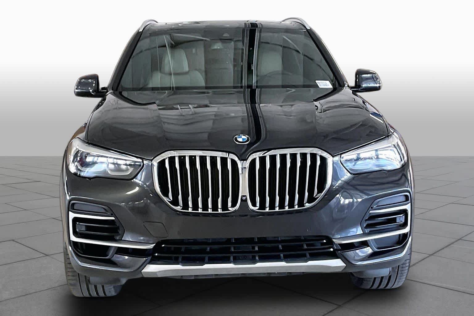 Used 2022 BMW X5 sDrive40i w/ Premium Package RWD image 3