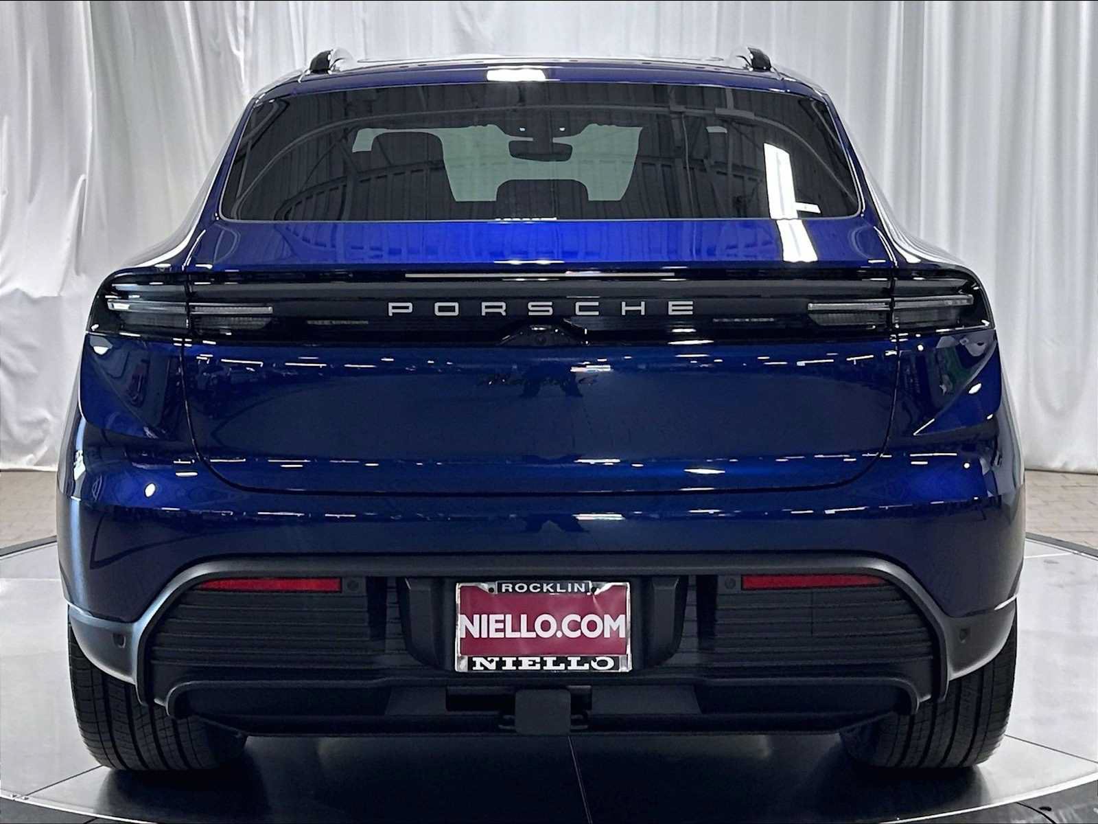New 2026 Porsche Macan 4 Electric AWD/4WD image 6