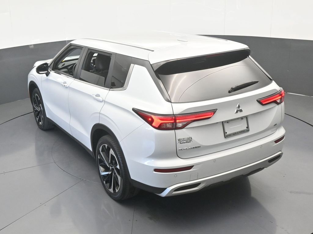 Used 2023 Mitsubishi Outlander SE image 58