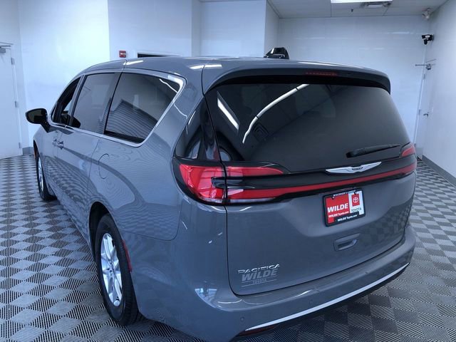 Used 2025 Chrysler Pacifica Select FWD image 13