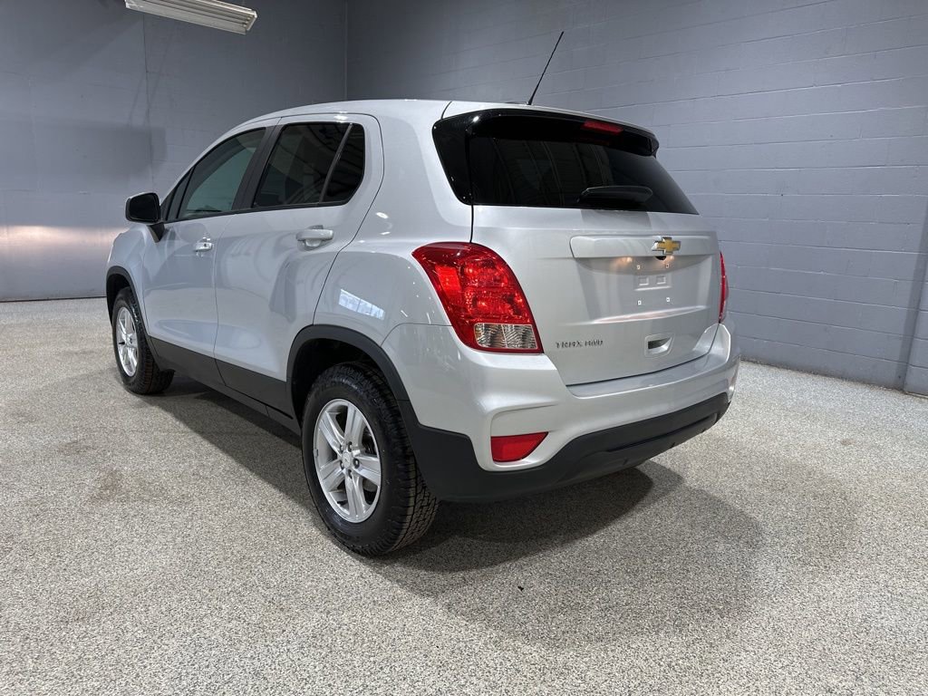 Used 2022 Chevrolet Trax LS w/ Tint and Cruise Package AWD/4WD image 6