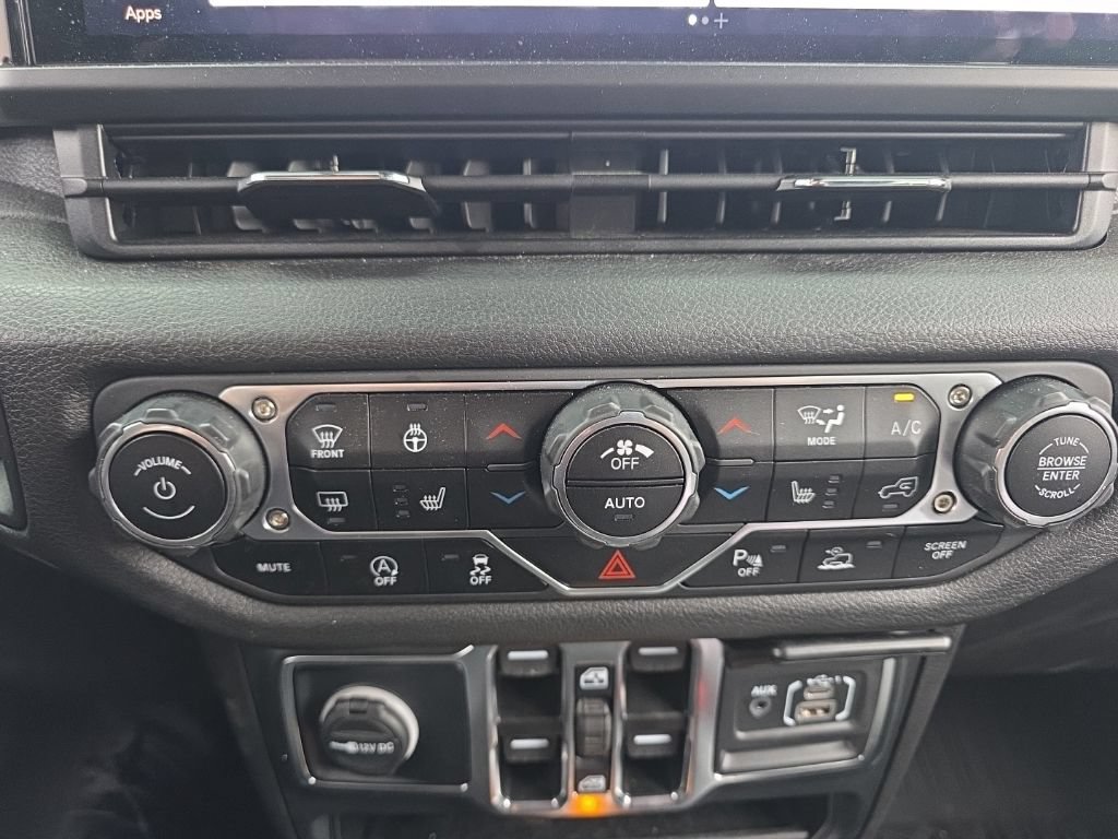 Used 2024 Jeep Gladiator Sport AWD/4WD image 15