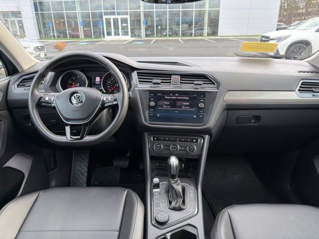 Used 2021 Volkswagen Tiguan SE w/ Panoramic Sunroof Package image 23
