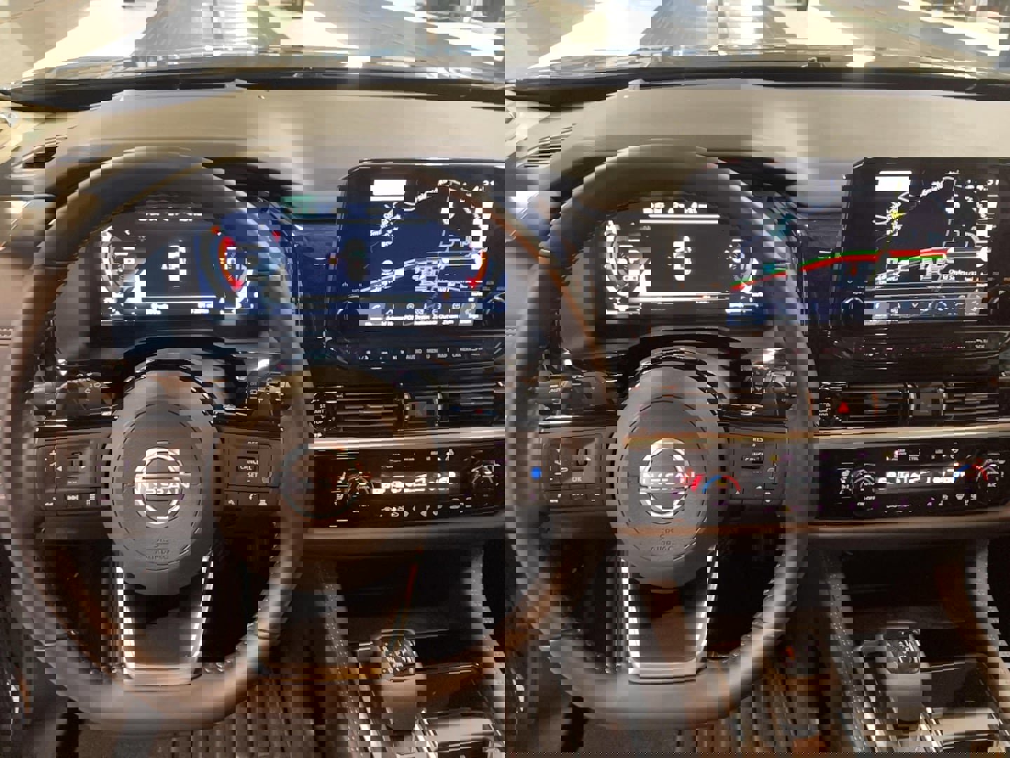 Used 2025 Nissan Pathfinder Platinum AWD/4WD image 10