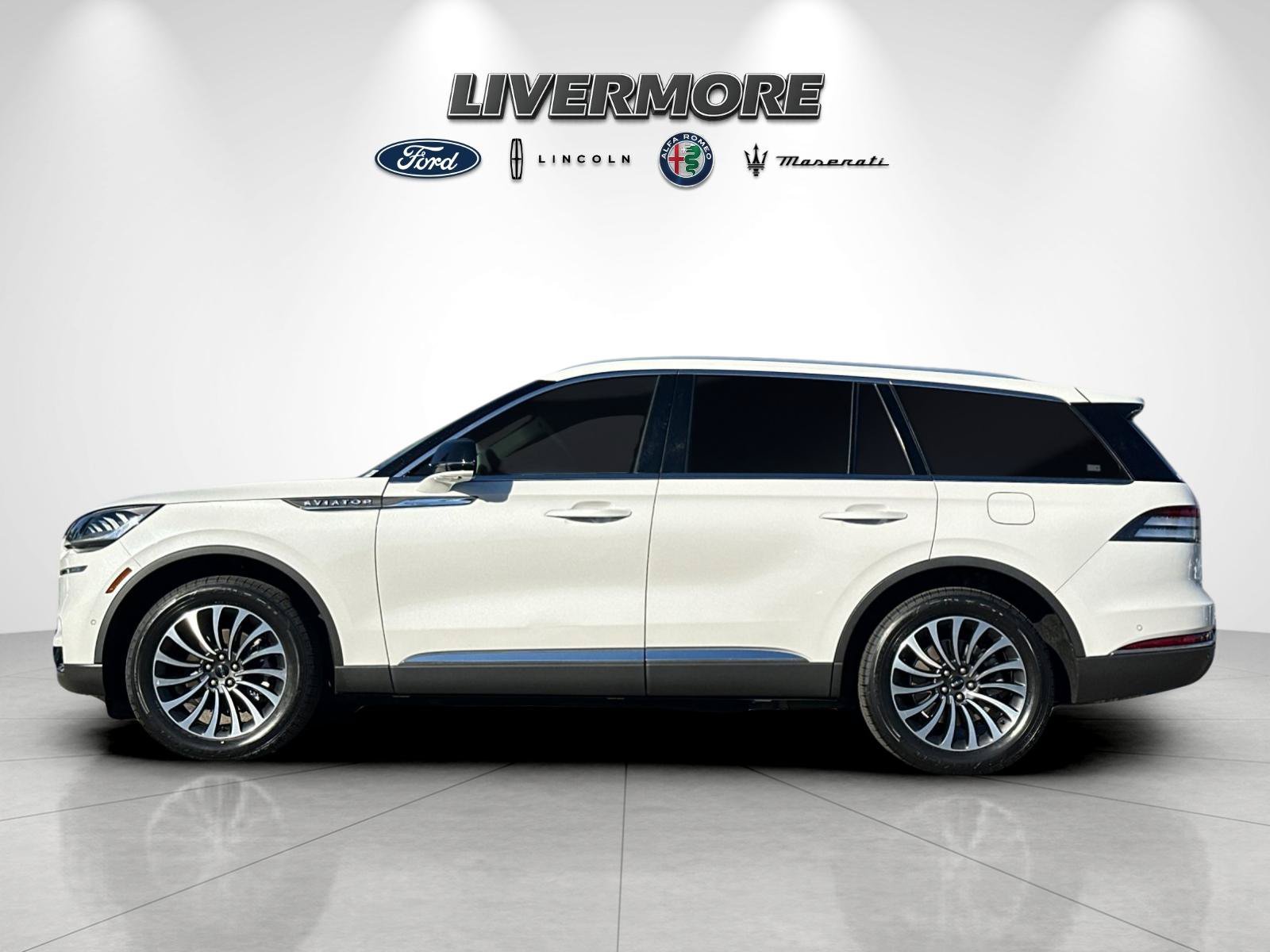 Used 2023 Lincoln Aviator Reserve w/ Equipment Group 201A AWD/4WD image 6