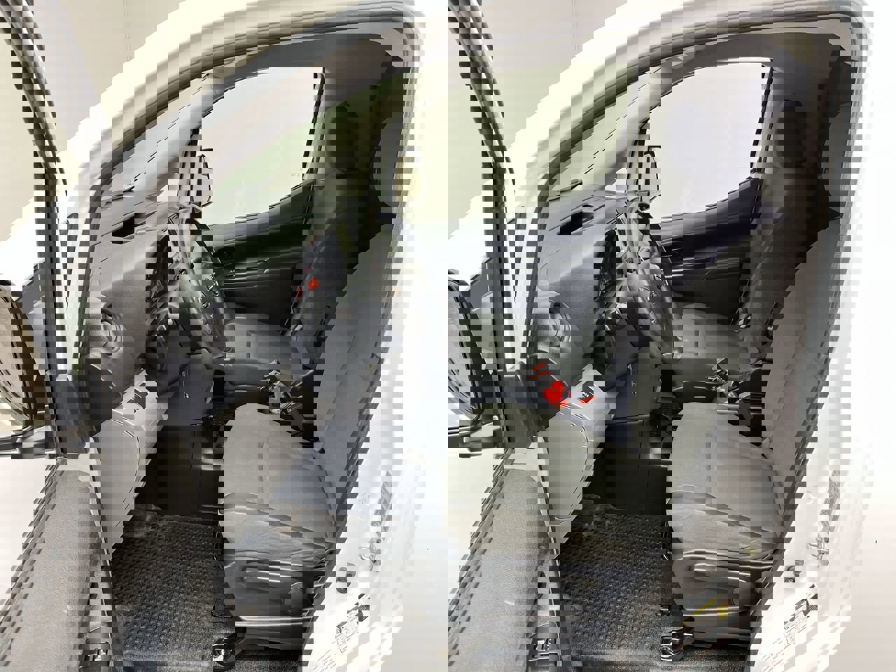 Used 2020 Nissan NV200 S video 3