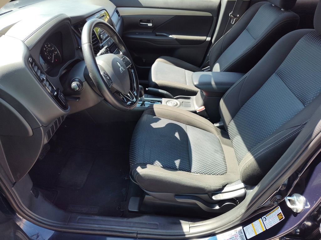 Used 2016 Mitsubishi Outlander AWD image 12