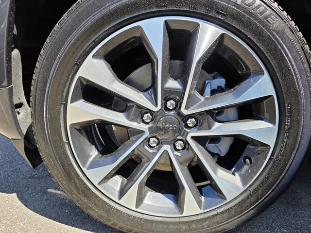 Used 2022 Jeep Grand Cherokee Overland w/ Advanced Protech Group III image 3