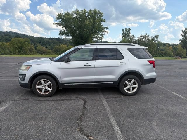 Used 2016 Ford Explorer XLT w/ Equipment Group 202A AWD/4WD image 15