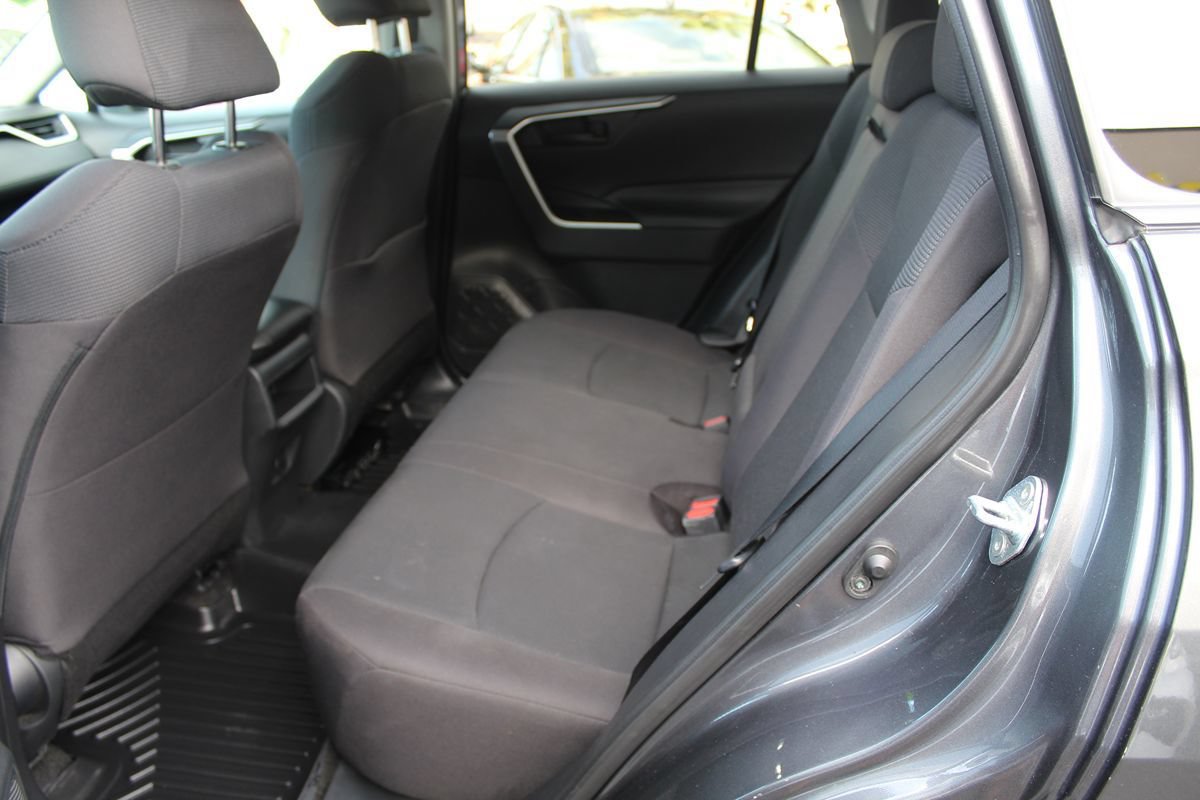 Used 2019 Toyota RAV4 LE w/ Carpet Mat Package FWD image 17