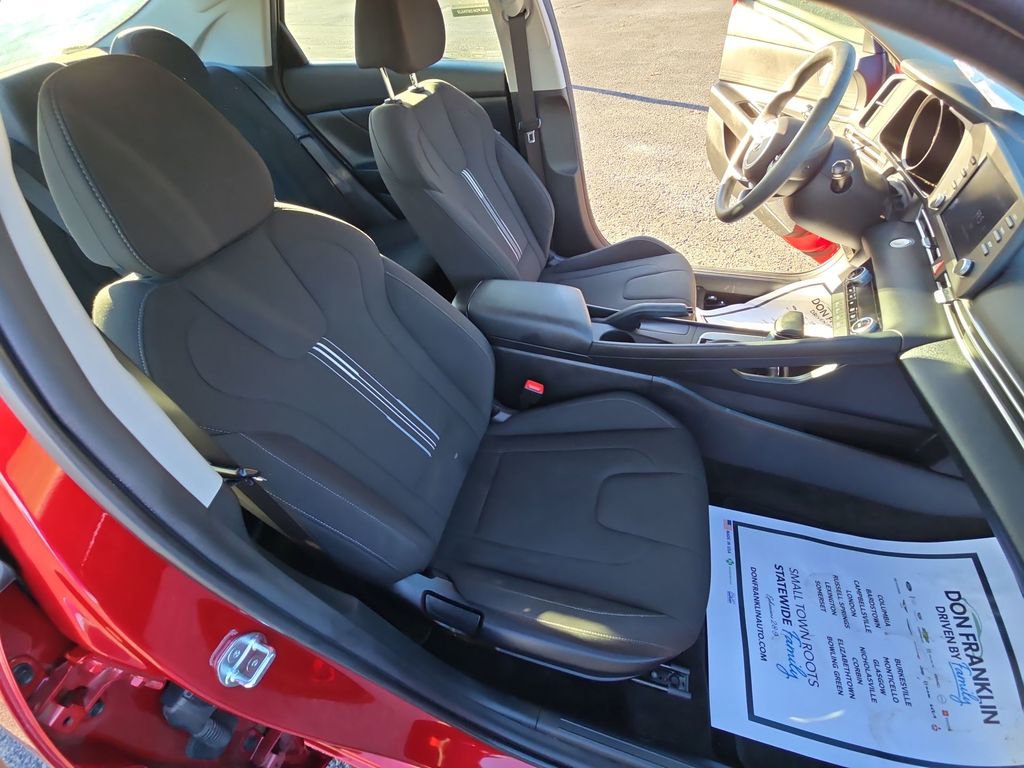 Used 2023 Hyundai Elantra SEL image 29