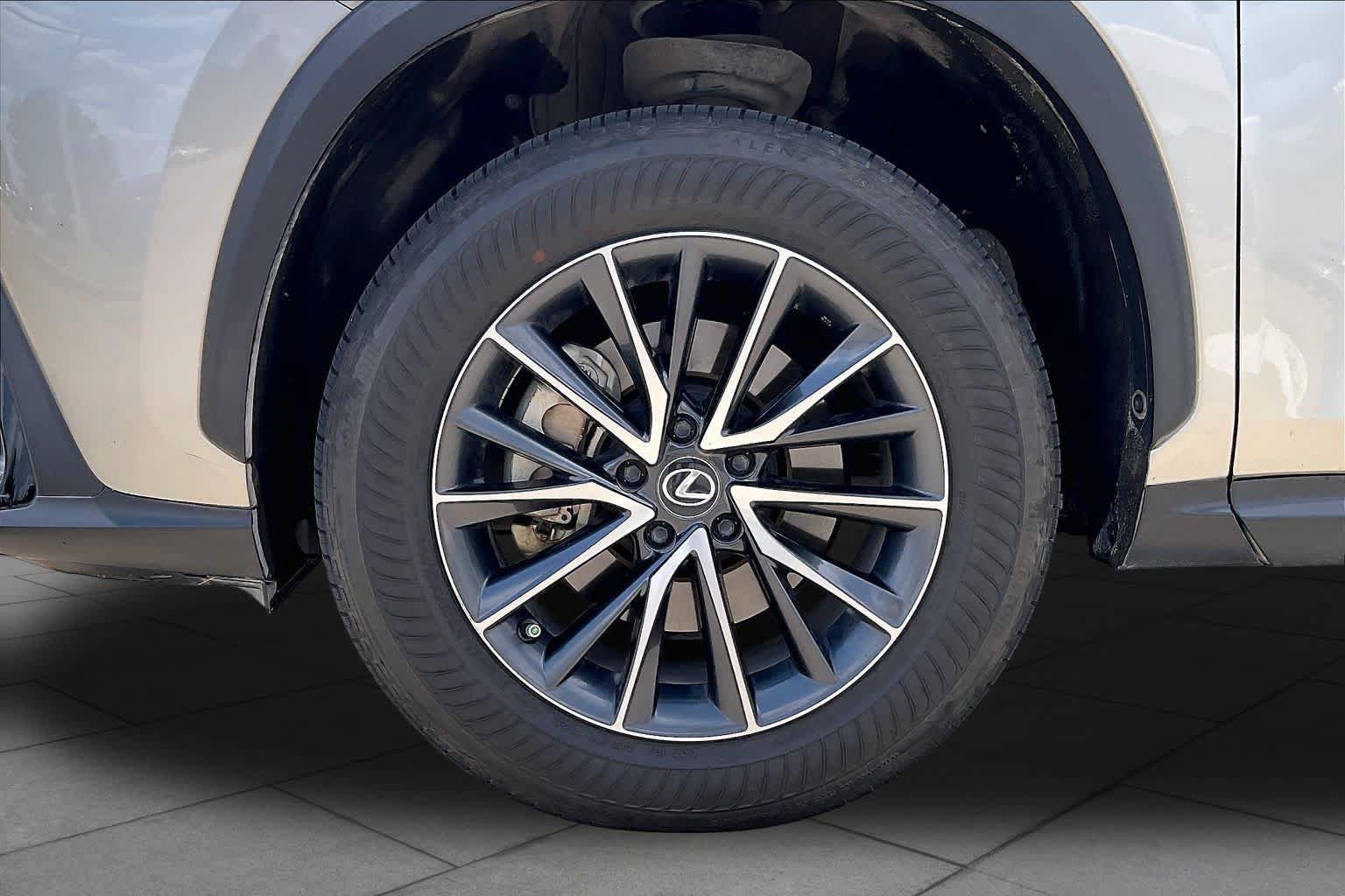 Used 2024 Lexus NX 250 FWD w/ Towing Package (2000 Lbs) image 9