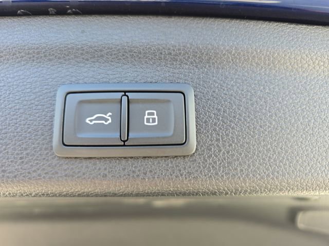 Used 2025 Audi Q3 2.0T Premium w/ Convenience Package AWD/4WD image 17