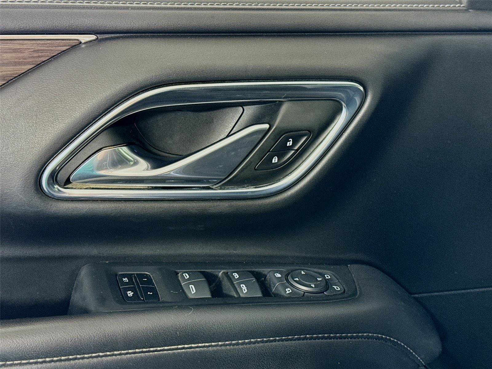 Used 2022 Chevrolet Suburban Z71 w/ Luxury Package image 11