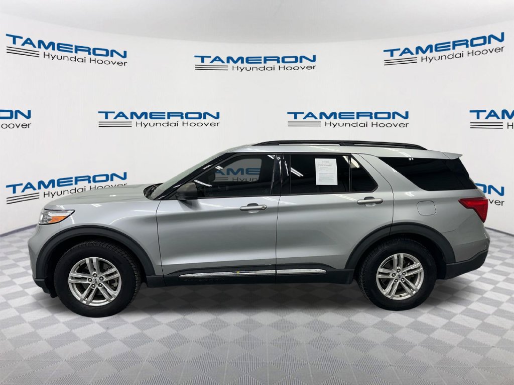 Used 2022 Ford Explorer XLT w/ Equipment Group 202A RWD image 2