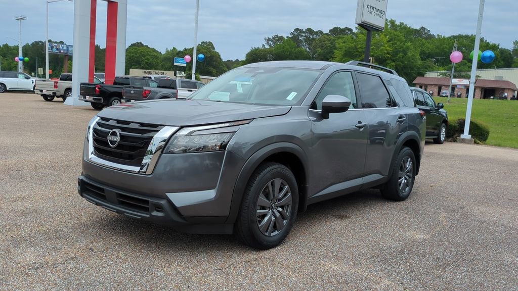Used 2025 Nissan Pathfinder SV FWD image 1