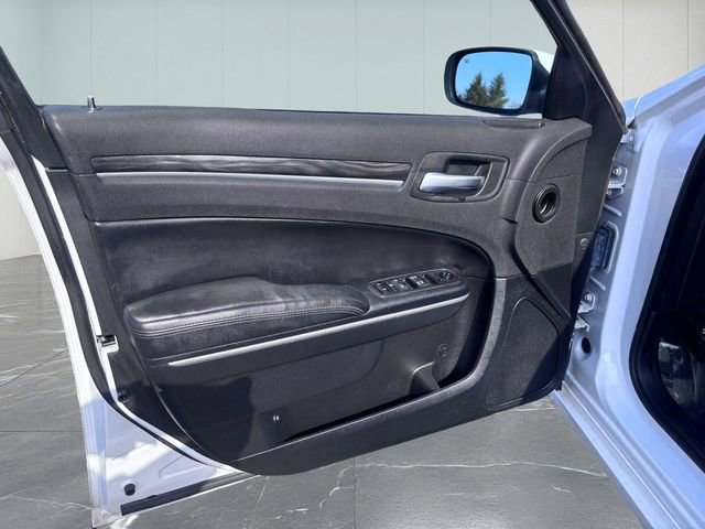 Used 2019 Chrysler 300 Touring L w/ Quick Order Package 22F image 13