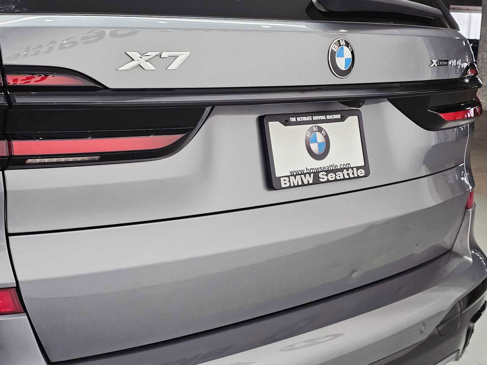 Used 2024 BMW X7 xDrive40i w/ M Sport Package image 7
