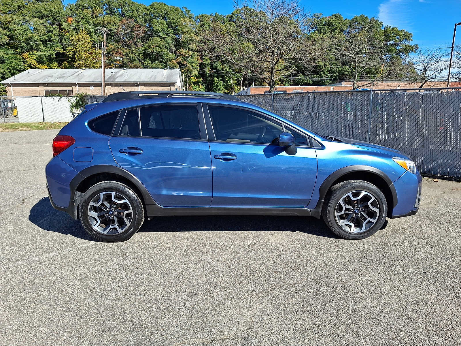 Used 2016 Subaru Crosstrek 2.0i Premium w/ Moonroof Package AWD/4WD image 9