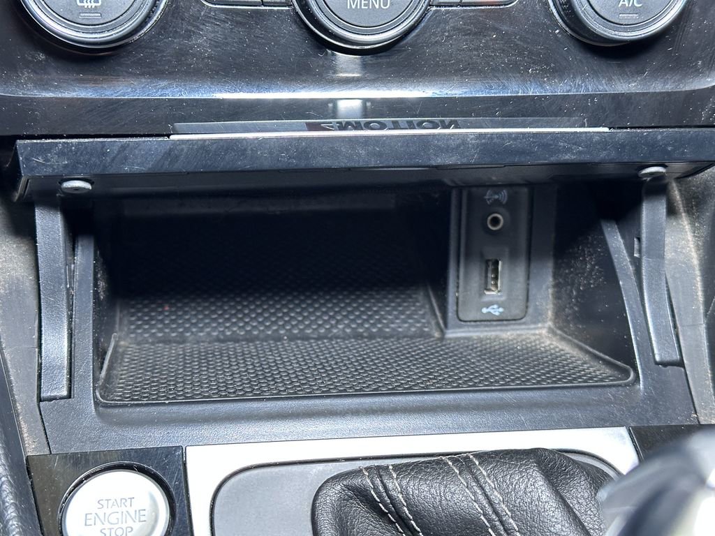 Used 2016 Volkswagen Golf 4-Door image 38