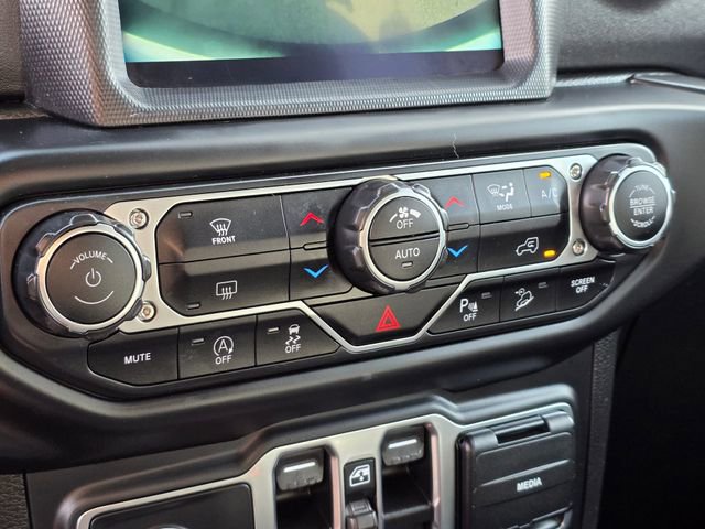 Used 2019 Jeep Wrangler Unlimited Sahara AWD/4WD image 33