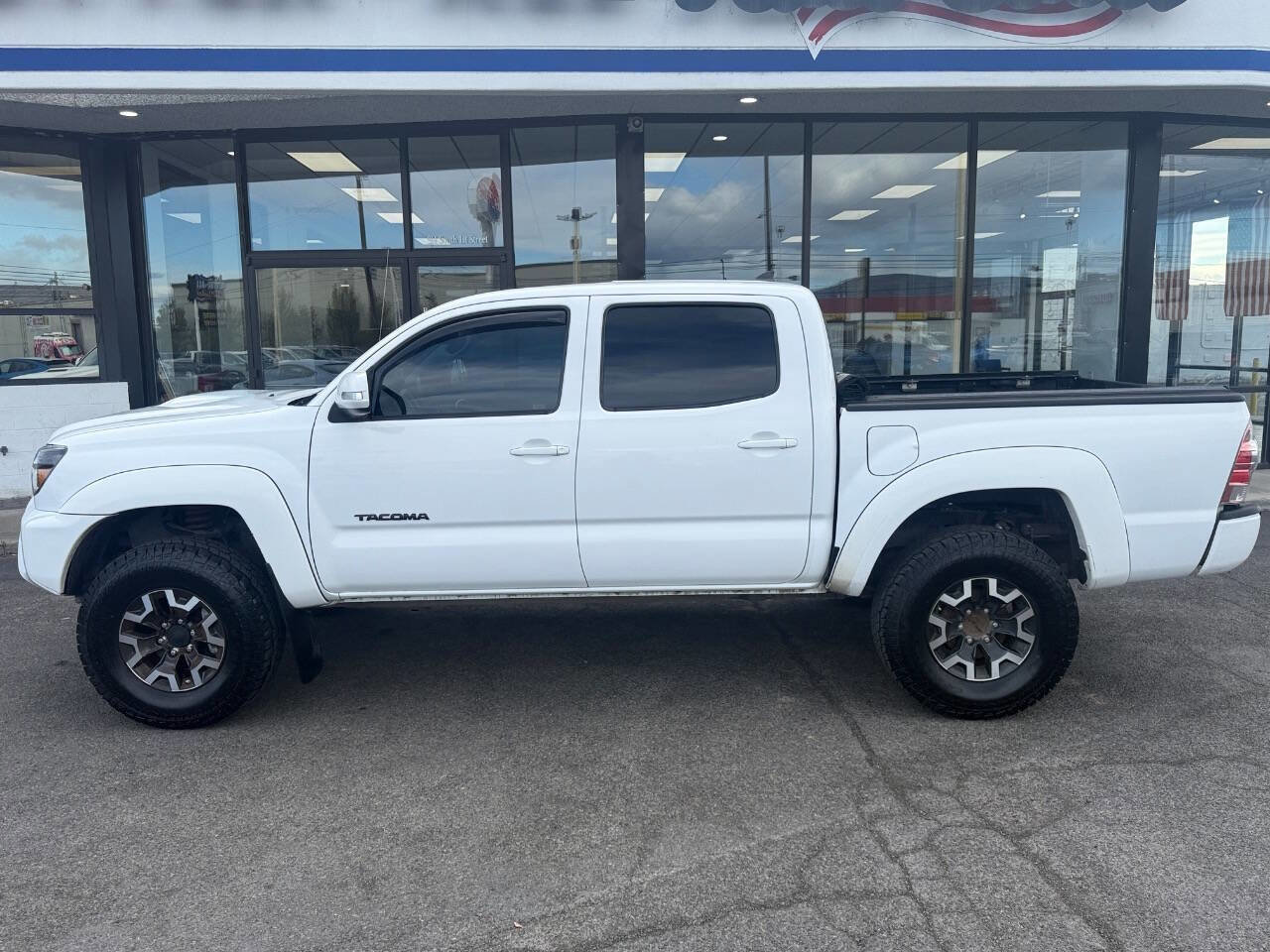 Used 2015 Toyota Tacoma TRD Pro w/ Off Road Towing Package image 4