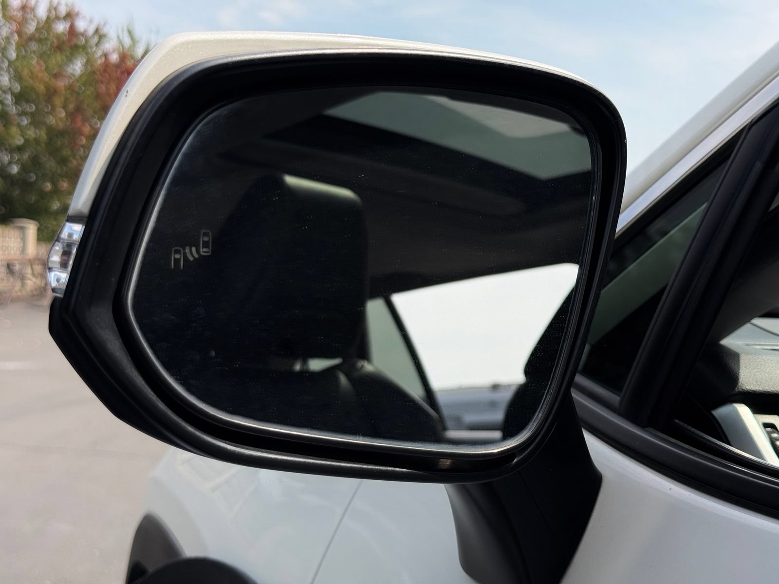 Used 2022 Toyota RAV4 XLE Premium AWD/4WD image 31