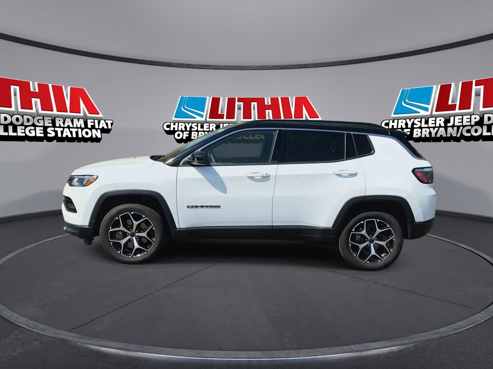 Used 2025 Jeep Compass Limited AWD/4WD image 5