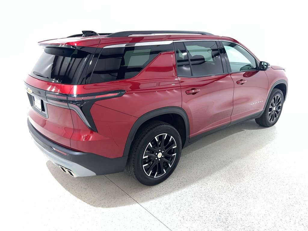 Used 2025 Chevrolet Traverse LT w/ Sun and Wheel Package FWD image 5