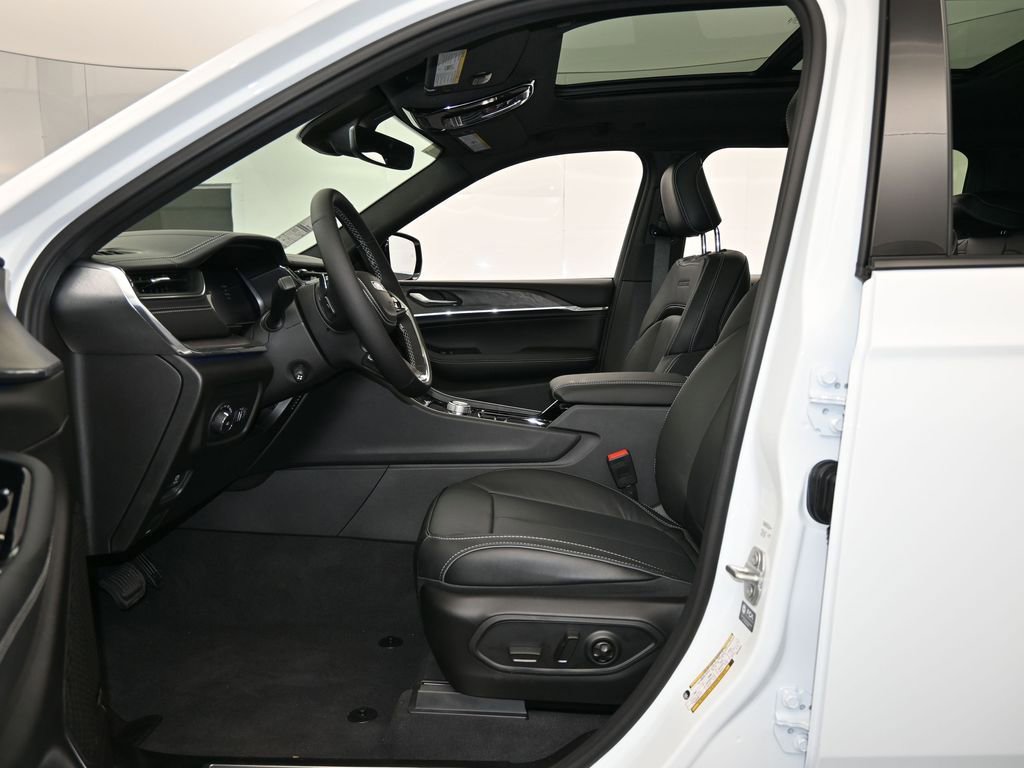 Used 2024 Jeep Grand Cherokee L Overland image 10