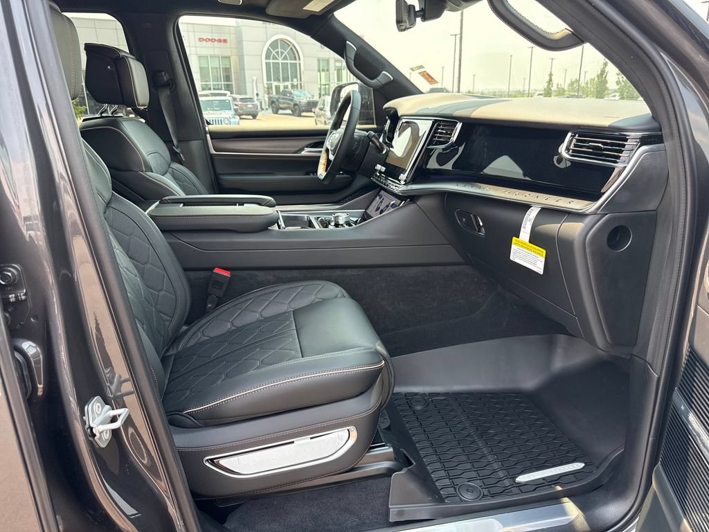 New 2026 Jeep Grand Wagoneer L Summit AWD/4WD image 37
