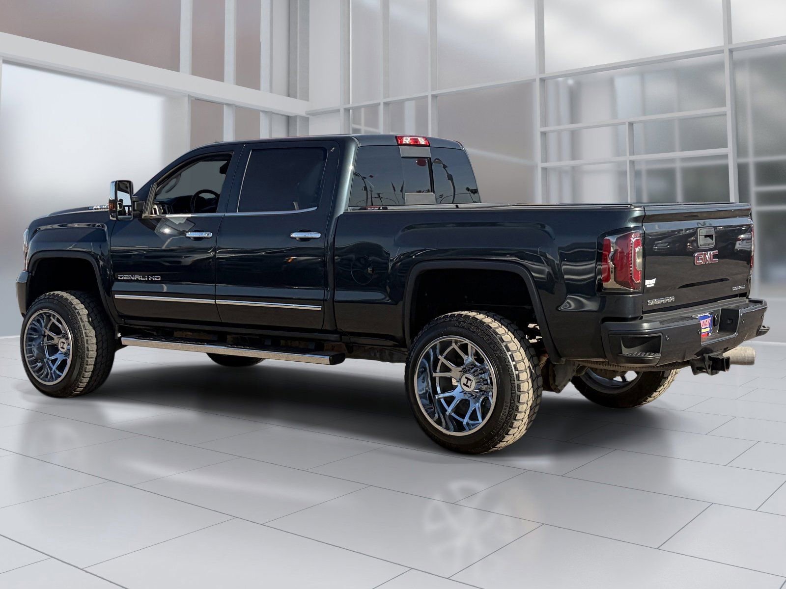Used 2019 GMC Sierra 2500 Denali w/ Duramax Plus Package image 4